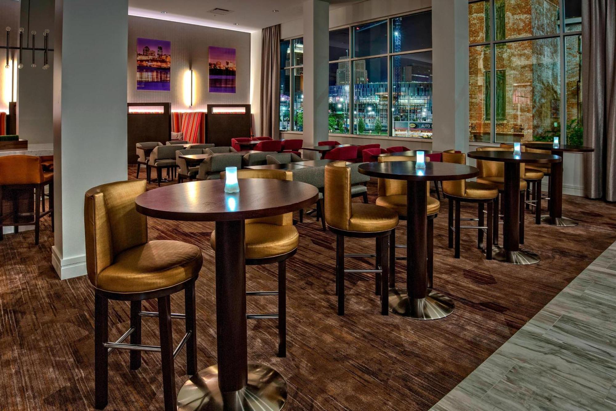 Courtyard By Marriott Kansas City Downtown/Convention Center Exterior photo
