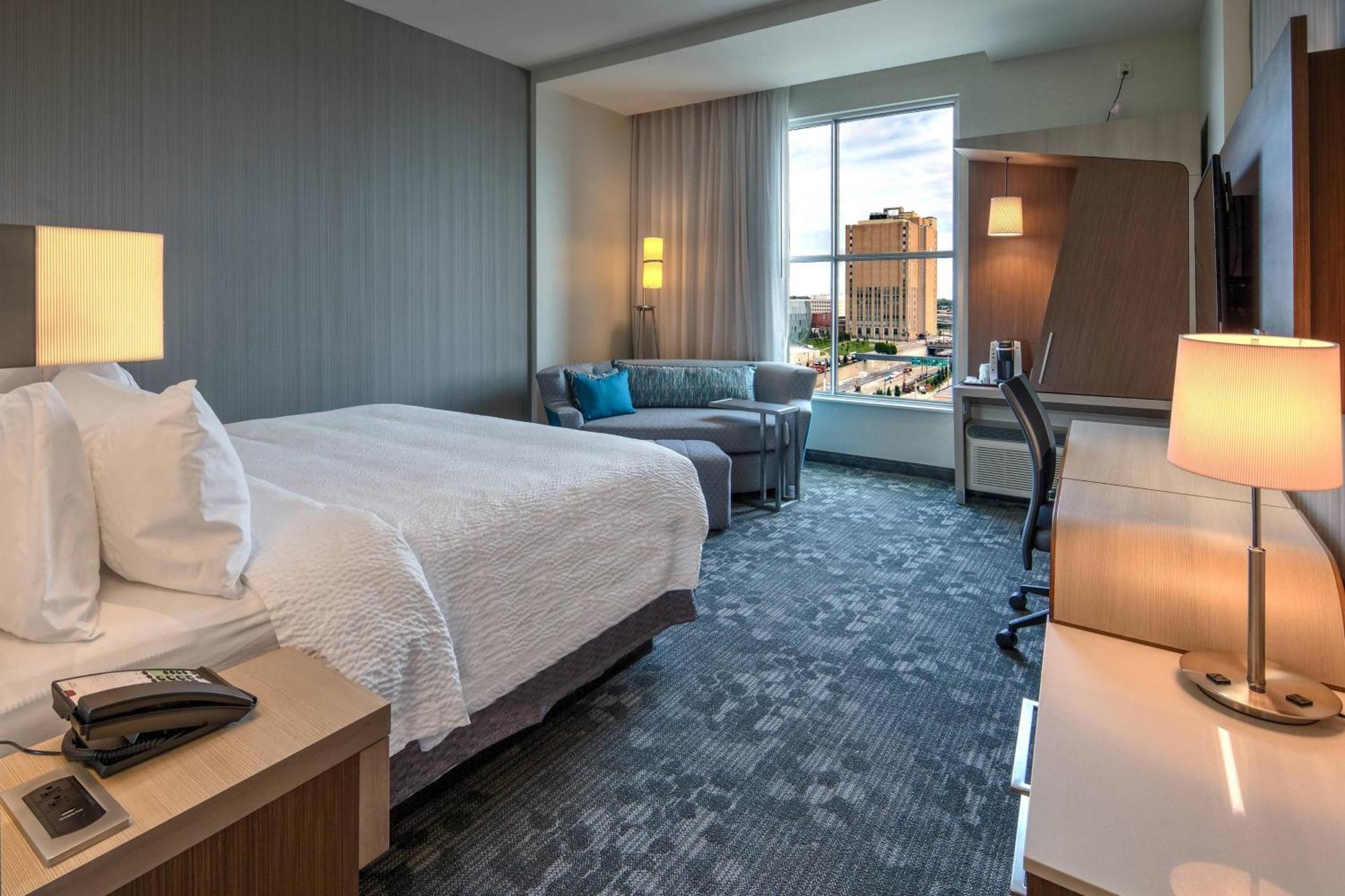 Courtyard By Marriott Kansas City Downtown/Convention Center Exterior photo